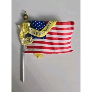 1991 Hallmark Keepsake Ornament Flag of Liberty QX5249